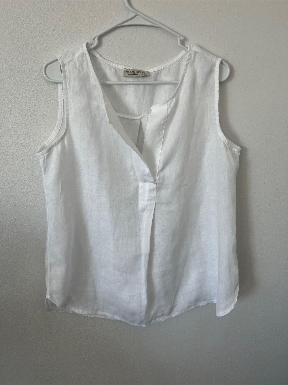 Sleeveless White Linen Split-Neck Women's Top